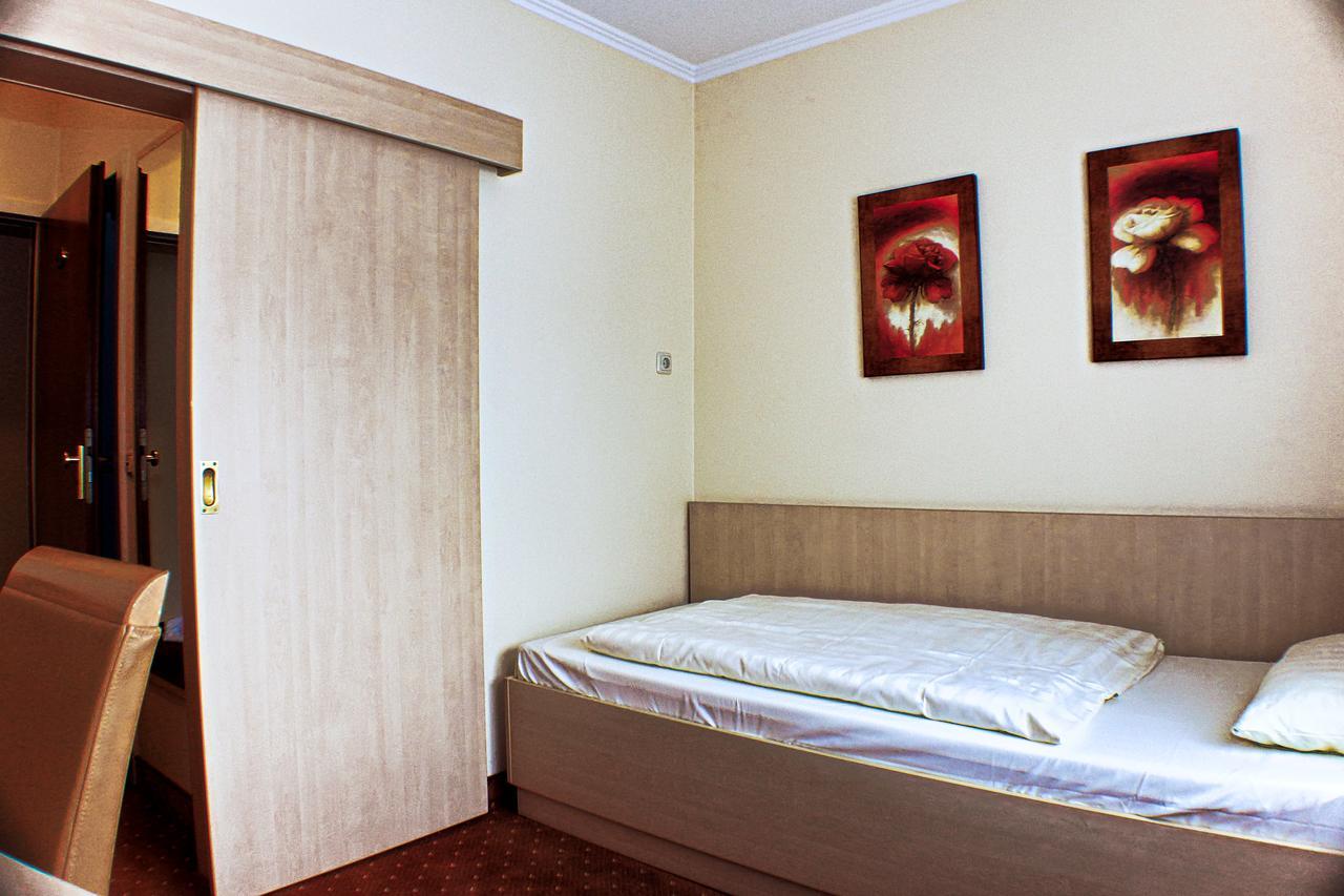 M&M Hotel - Зееветал Екстериор снимка